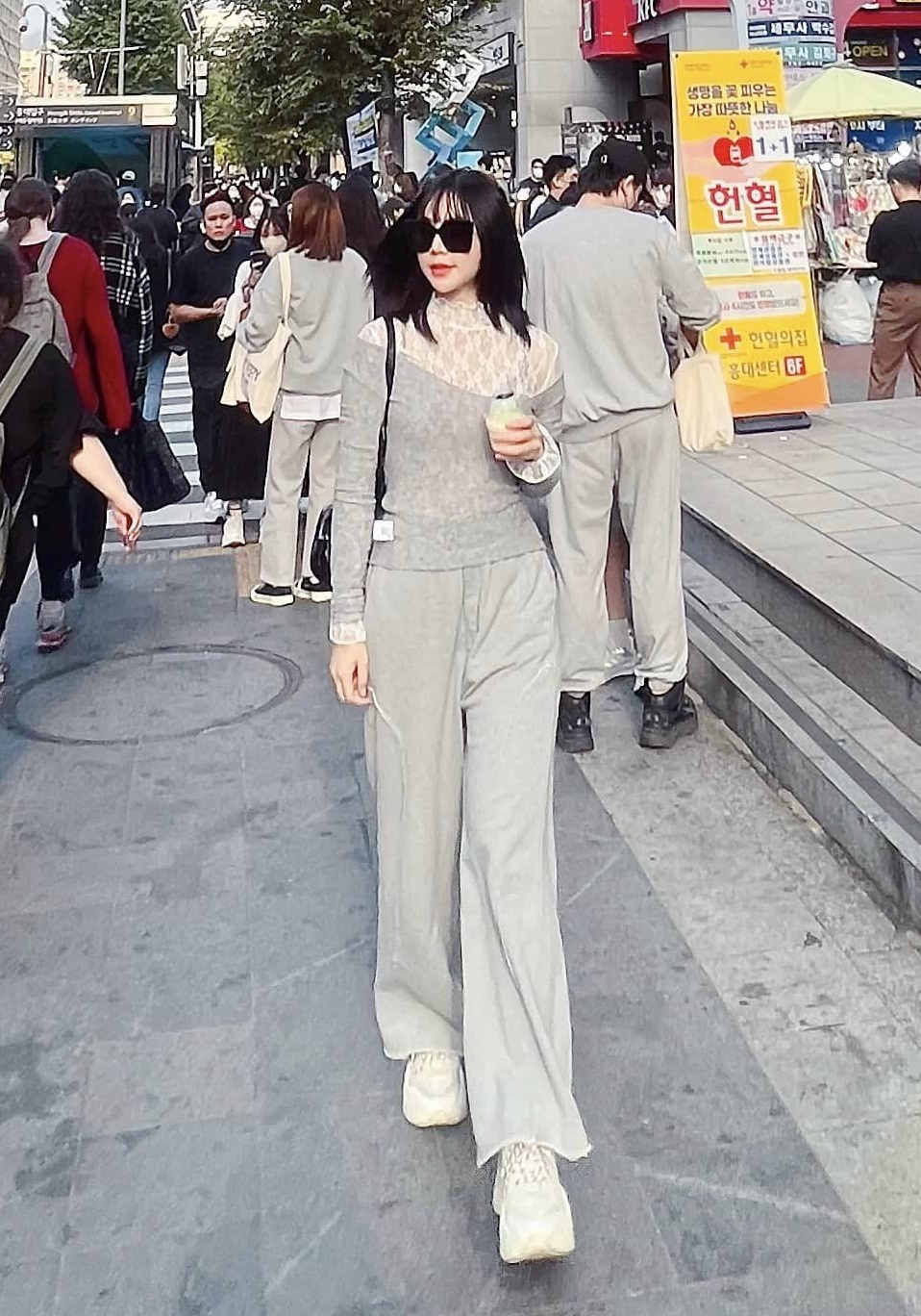 Tham khảo Quỳnh Kool 10 cách mặc quần ống rộng trẻ trung, tôn dáng- Ảnh 10. Tham khảo Quỳnh Kool 10 cách mặc quần ống rộng trẻ trung, tôn dáng- Ảnh 10.