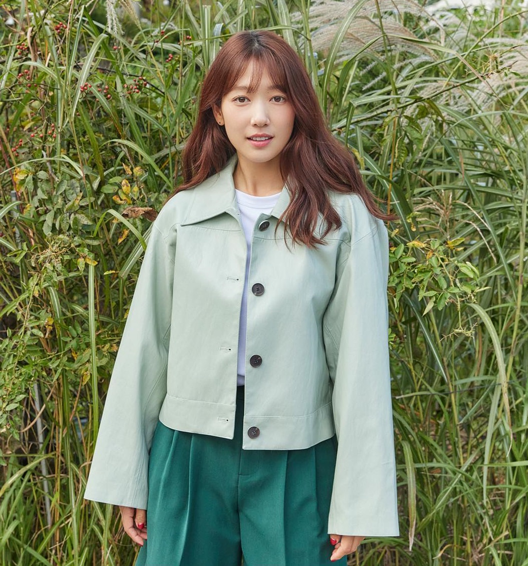 Bộ sưu tập áo khoác đẹp mê của Park Shin Hye: Toàn kiểu sang trọng và trẻ trung, phù hợp với tuổi ngoài 30 - Ảnh 8. Bộ sưu tập áo khoác đẹp mê của Park Shin Hye: Toàn kiểu sang trọng và trẻ trung, phù hợp với tuổi ngoài 30 - Ảnh 8.