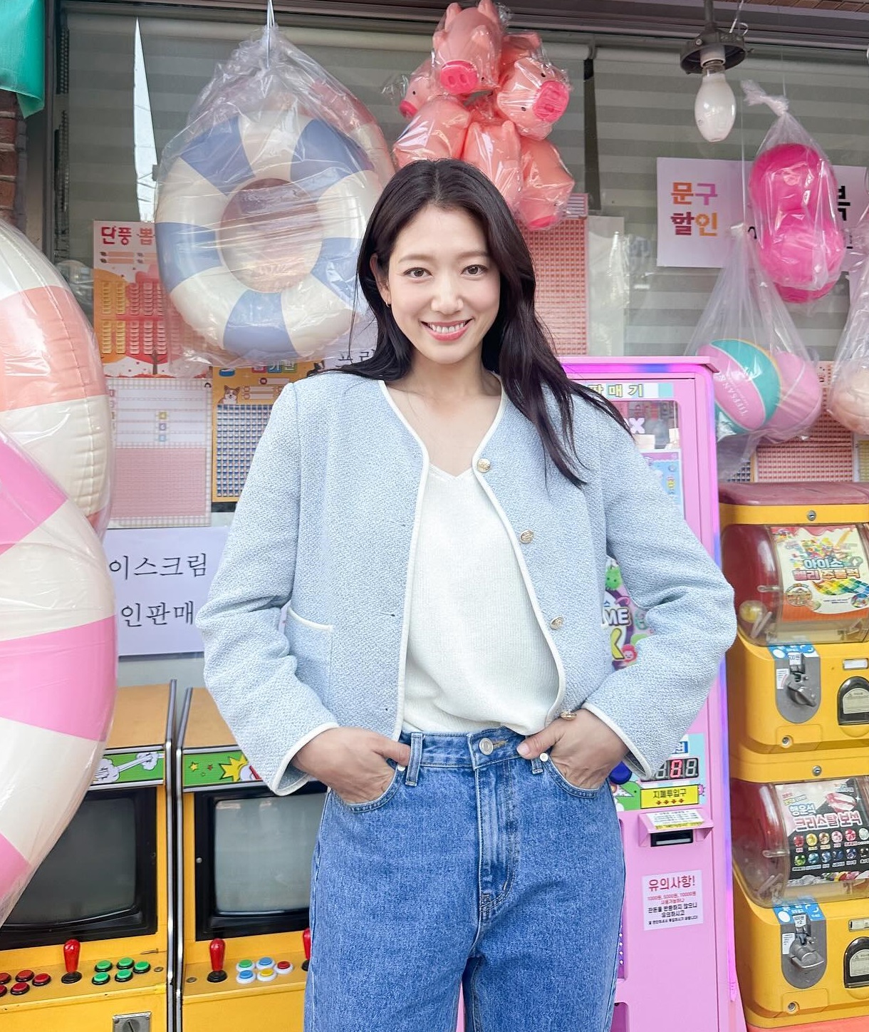 Bộ sưu tập áo khoác đẹp mê của Park Shin Hye: Toàn kiểu sang trọng và trẻ trung, phù hợp với tuổi ngoài 30 - Ảnh 1. Bộ sưu tập áo khoác đẹp mê của Park Shin Hye: Toàn kiểu sang trọng và trẻ trung, phù hợp với tuổi ngoài 30 - Ảnh 1.