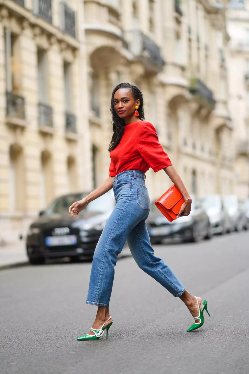 10 kiểu giày lý tưởng để phối với quần jeans - Ảnh 7. 10 kiểu giày lý tưởng để phối với quần jeans - Ảnh 7.
