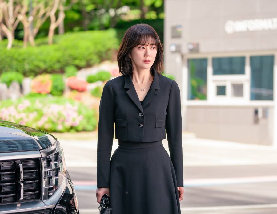 Thời trang công sở sang trọng, chuẩn thanh lịch của Jang Nara trong phim mới - Ảnh 5. Thời trang công sở sang trọng, chuẩn thanh lịch của Jang Nara trong phim mới - Ảnh 5.